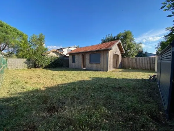 Garage ou atelier à aménager 