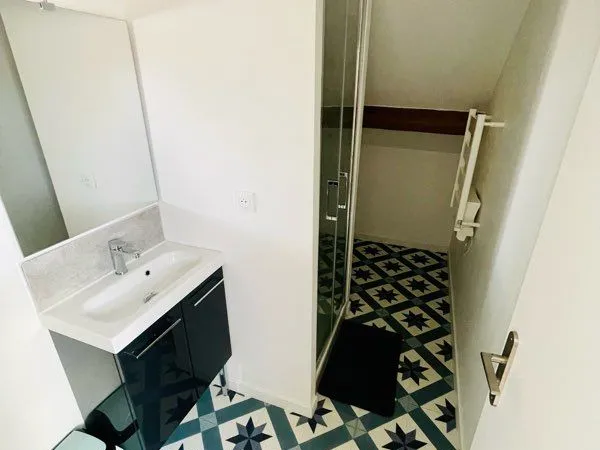 Studette 15m2 salle de bain privé 