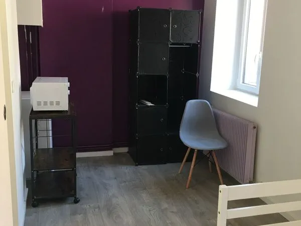 Studette lumineuse et rénovée de 15 M2 