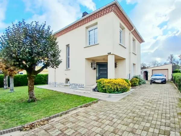 Maison 6 pièces de 126 m² située à Castres 