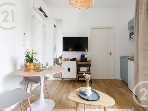 Studio 1 pièce 17 m² 