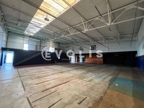 Local commercial 746 m² 