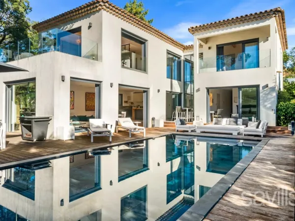 Villa contemporaine dans un secteur prisé proche plages 