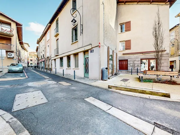 Maison de village rénovée au coeur de Saint Symphorien sur Coise 