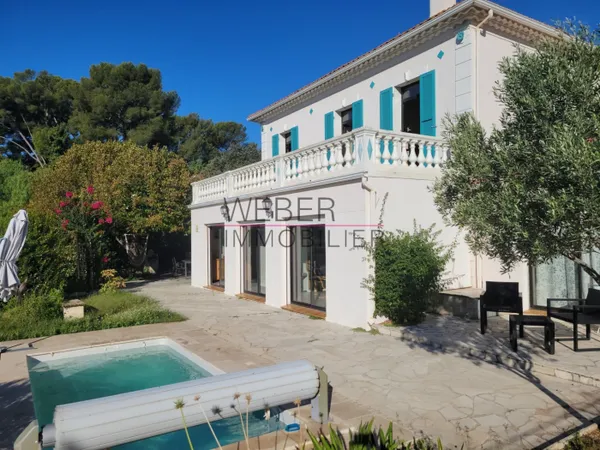 TOULON OUEST - MAISON 200 m² - 6 chambres - Piscine - Quartier 