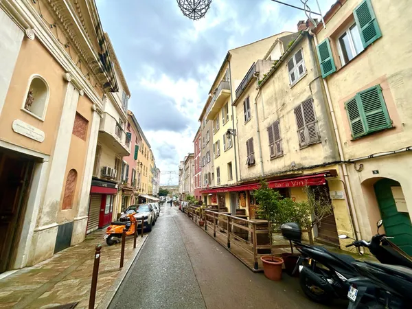 VENTE EN EXCLUSIVITE T2 MEUBLE AU COEUR DU CENTRE VILLE D'AJ 