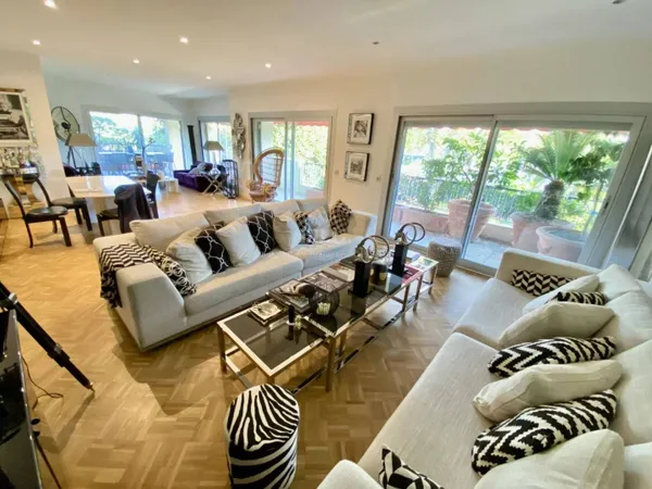 Appartement 4 pièces 140 m² 