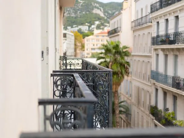 Appartement T3 Haussmannien rénové Haute Ville TOULON 4éme étage avec ascenseur - Climatisation 