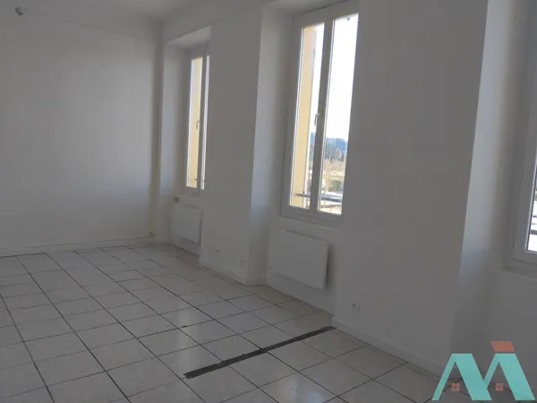 Studio lumineux rénové 29 m2 Vidauban 