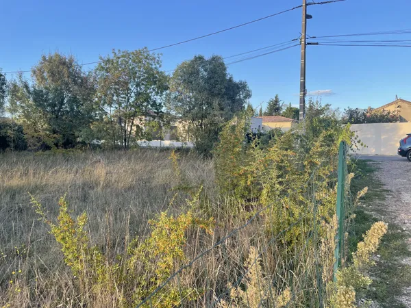 Terrain de 692 m2 , constructible à Saint-Martin-de-Valgague 