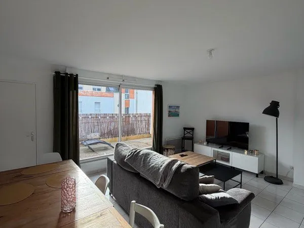 Lumineux T2 meublé, 53 m2, terrasse, garage 