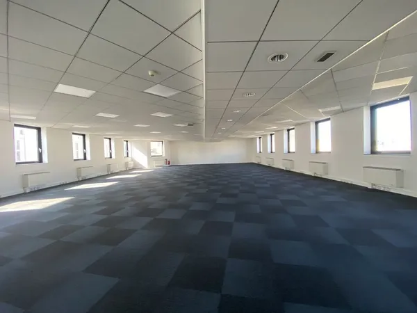 Bureaux - A LOUER - 765 m² non divisibles 