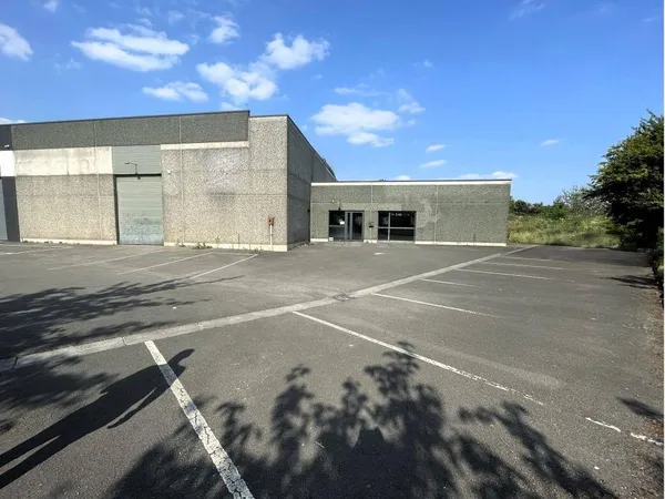 Local d'activité 721 m² 