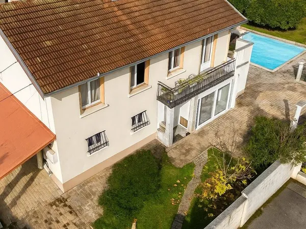 Maison 9 pièces 180 m² 