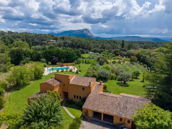 Maison 7 pièces 307 m² 
