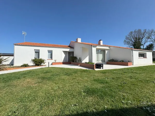 Maison de plain-pied 7 pièces 150 m² 