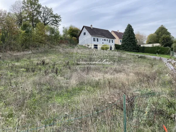 Terrain constructible de 1140 m2 à Feytiat 