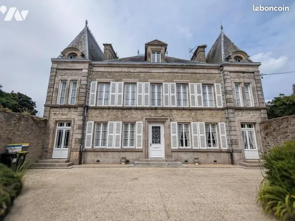 Maison 8 pièces 221 m² 