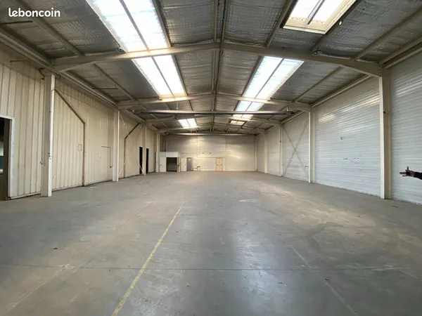 Local 4081 m² NANTES 