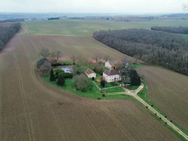 Propriété 7 pièces 280 m² 