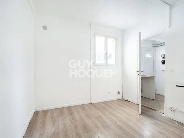 Studio 1 pièce 14 m² 