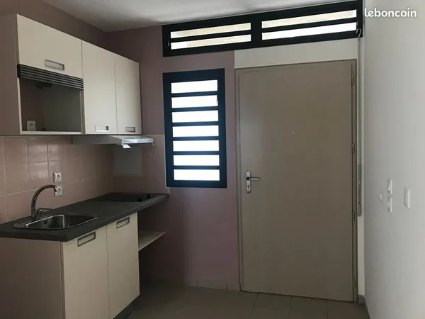 Studio 1 pièce 24 m² 