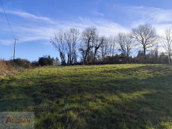 Terrain constructible 2005 m² 