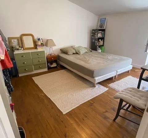 Appartement duplex dans cour intérieur 