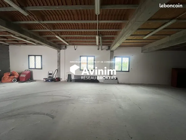 Local 160 m² Villette-d'Anthon 