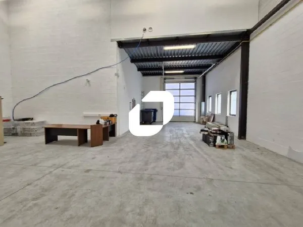 Local d'activité 236 m² 