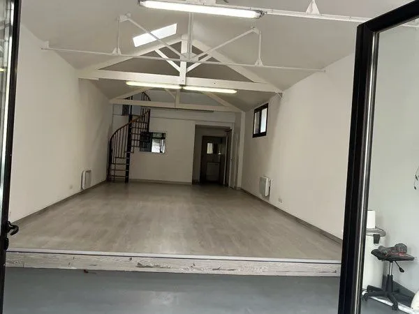 Bureau local de 110m2 à louer. 1450 CC 