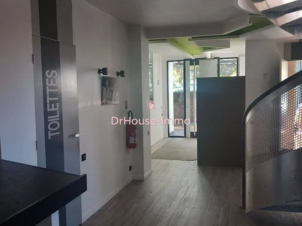 Bureaux 1 pièce 592 m² 