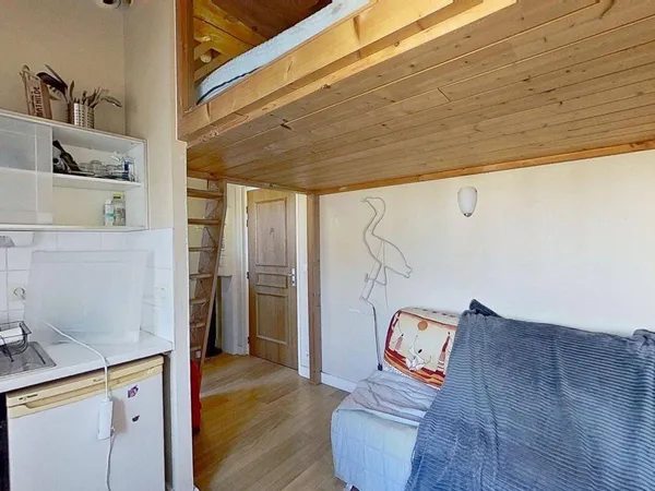 Studio 1 pièce 14 m² 
