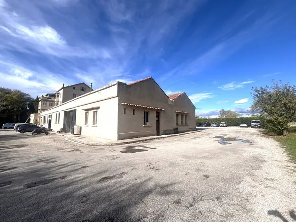 Local d'activité 140 m² 