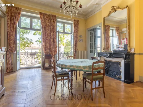 Appartement 6 pièces 212 m² 