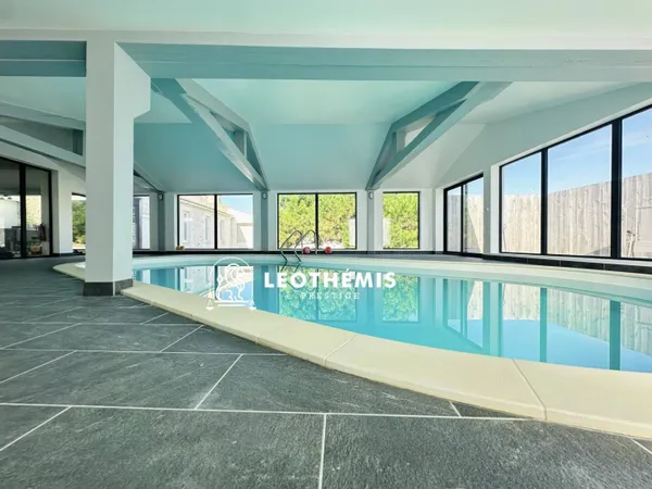Villa 9 pièces 397 m² 