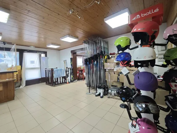 Local commercial 121 m² 