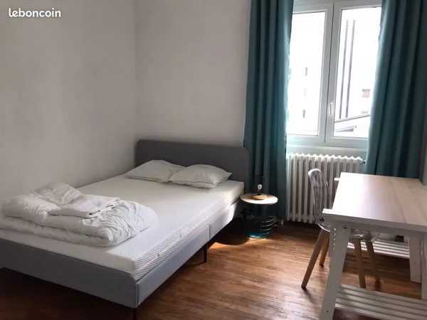 Chambre ds appartement en colocation/quartier Facs 
