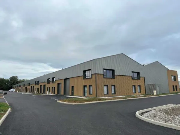 A vendre ou à louer entrepôt d'activité à Bourgoin Jallieu 