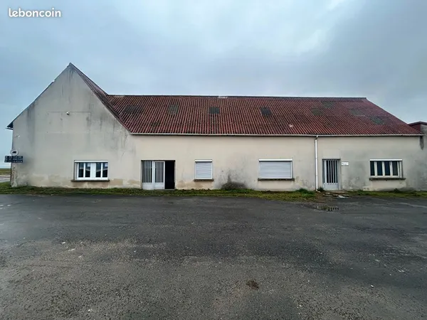 Entrepôt 250 m² BOYNES 