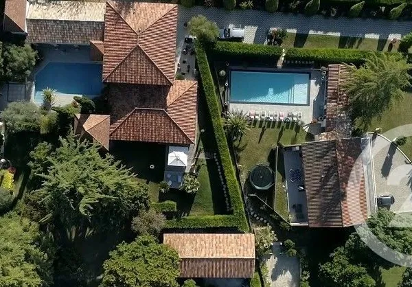 Maison 30 pièces 695 m² 