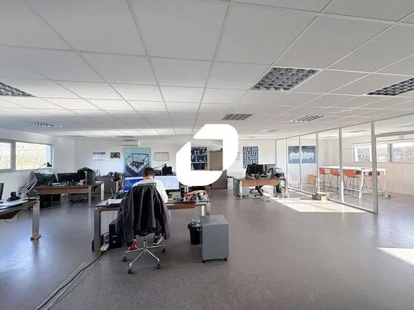 Local d'activité 462 m² 