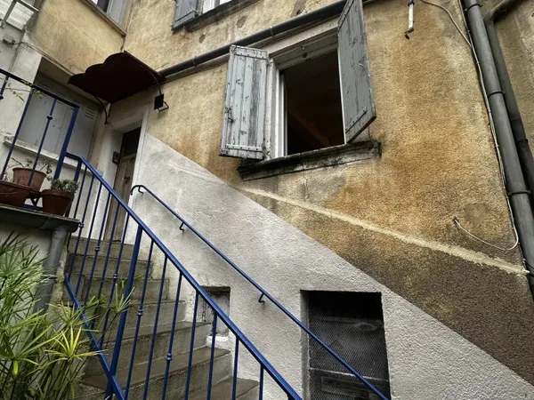 Appartement traversant 2 chambres, une cave. 