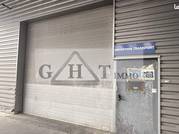 Local industriel 2 500 m² 