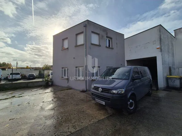 Entrepôt 133 m² 