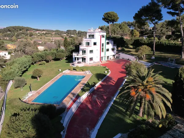 Villa 8 pièces 345 m² 