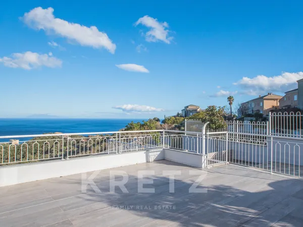 Appartement Dernier Étage de 152m2 - Jardin et Terrasse Vue Mer 