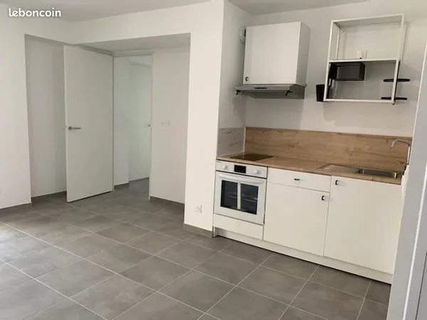 T2 récent quartier Camas avec terrasse et parking (supplément 150) 