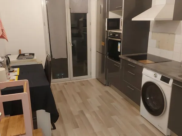 Colocation chez particulier, chambre 15 mètre carré, à St Romain en gal 