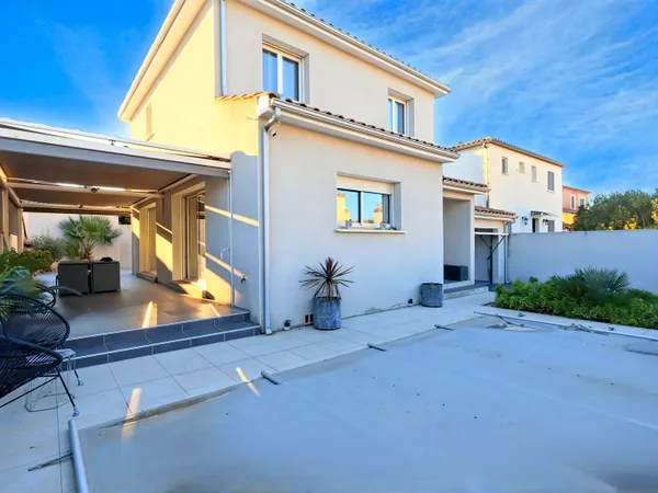 VILLA T5 CONTEMPORAINE AVEC PISCINE ? LUNEL NORD 